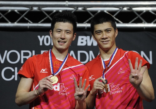 首先要看两 首先要看两